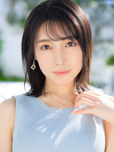 花里アカリの顔写真